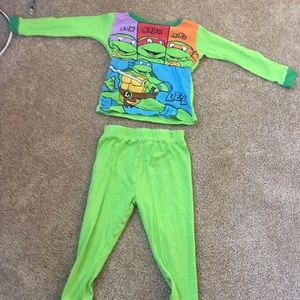 TODDLER 2T - 3T NINJA TURTLE PAJAMAS